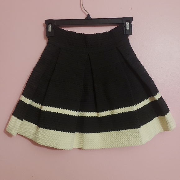 Black and white high waist pleated skirt - Picture 4 of 8
